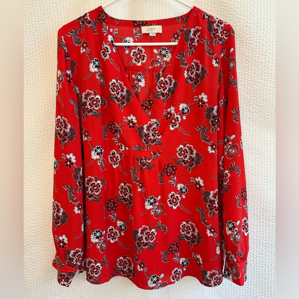 LOFT Floral Red Gray Black Long Sleeve Blouse Size Medium Work Office Casual Top